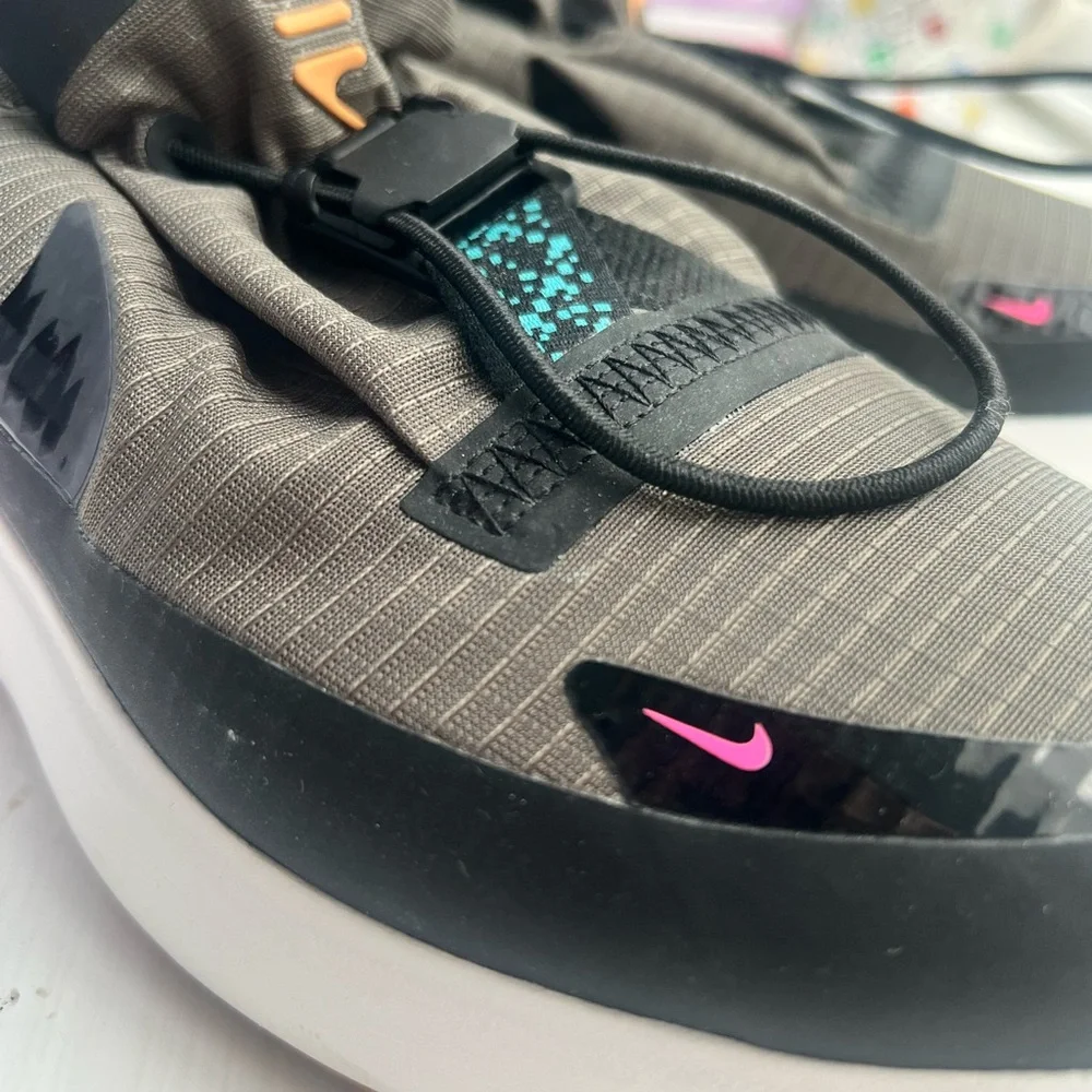 NIKE AIR MAX - Picture 2 of 6
